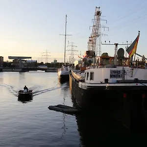 https://schiffshotel-schlafen-im-hafen.hamburg-hotels-de.com